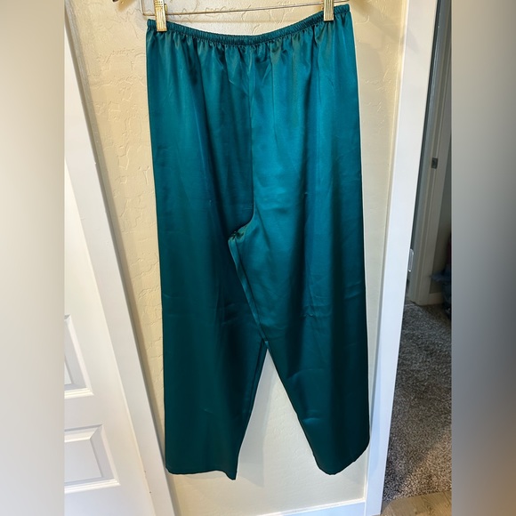 Victoria’s Secret Long Sleeved Pant Pajamas Dark Green - Picture 10 of 10